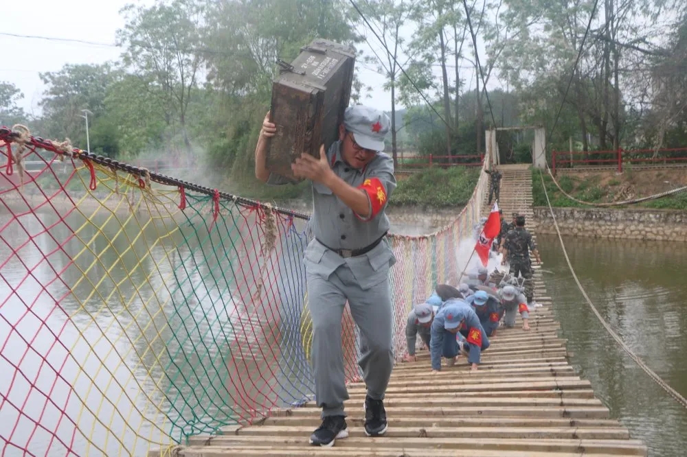 飞夺泸定桥1.jpg