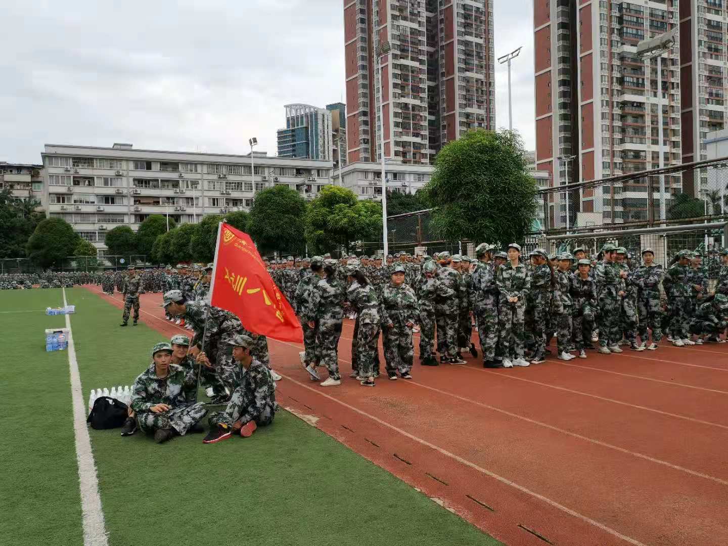 广西工业职业技术学院学生军训1.jpg